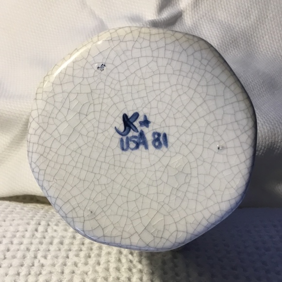 🐇Dedham Pottery~Potting Shed~RARE DESIGN~Milk Pitcher Blue Rabbit 5.5” tall🐇 - Picture 9 of 11